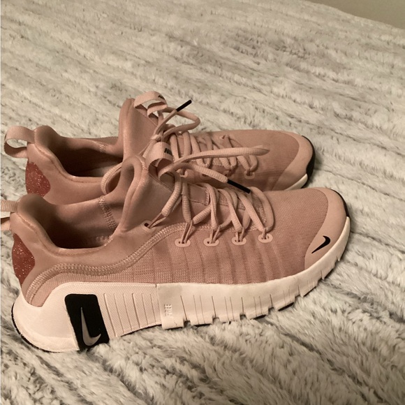 Nike Women's Soft Pink Sneakers - Picture 1 of 8